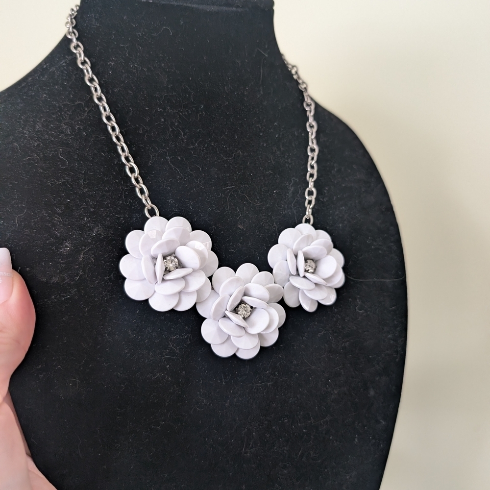 Vintage Silver White Floral Necklace